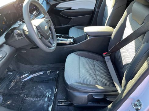 Used 2025 Chevrolet Trax LT image 23