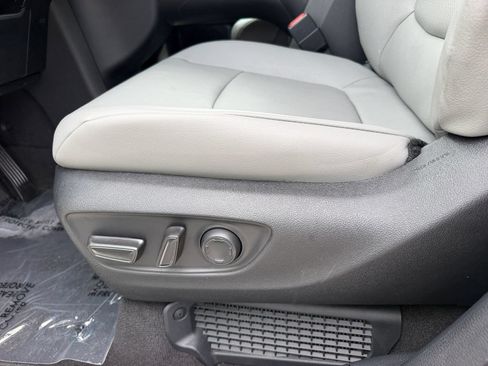 Used 2025 Toyota Sienna XLE AWD/4WD image 17