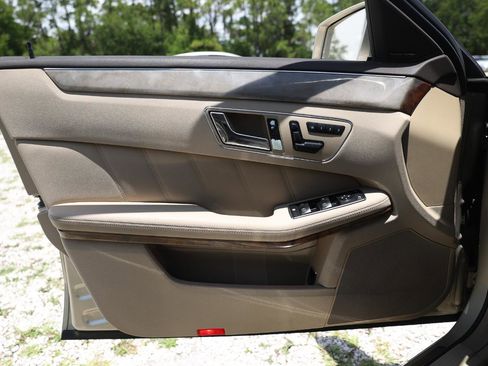 Used 2010 Mercedes-Benz E 350 4MATIC Sedan image 36