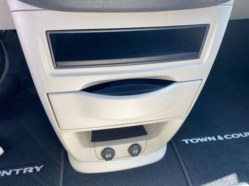Used 2013 Chrysler Town & Country Touring FWD image 26