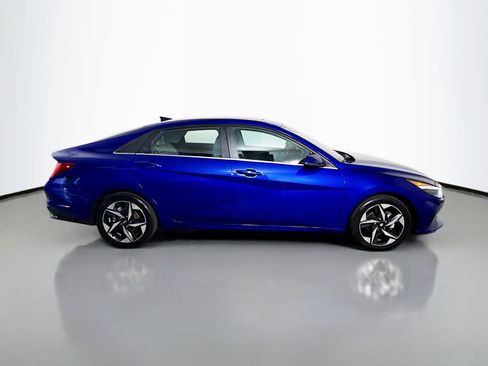 Used 2021 Hyundai Elantra Limited image 11