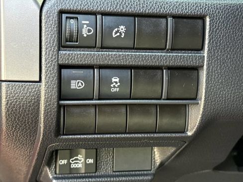 Used 2025 Toyota Tacoma SR5 AWD/4WD image 21