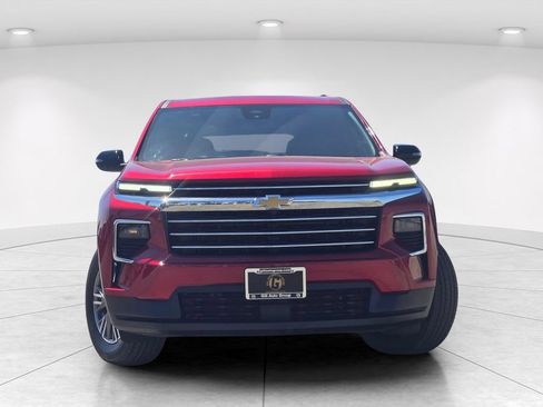 Used 2026 Chevrolet Traverse LT FWD image 2