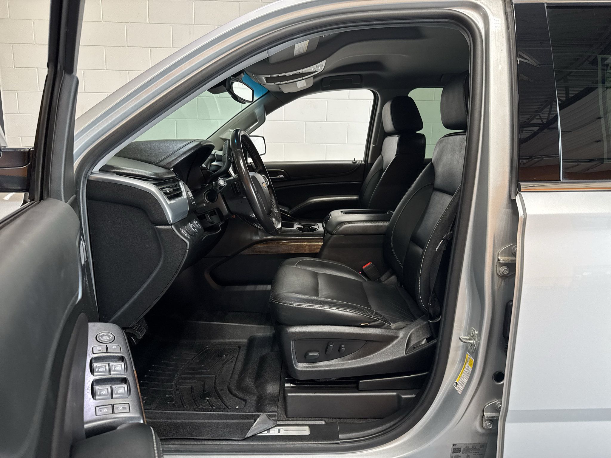 Used 2020 Chevrolet Suburban LT AWD/4WD image 15