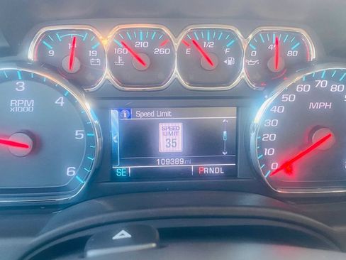 Used 2018 Chevrolet Suburban LT AWD/4WD image 8
