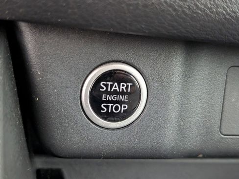 Certified 2023 Nissan Rogue SV FWD image 18
