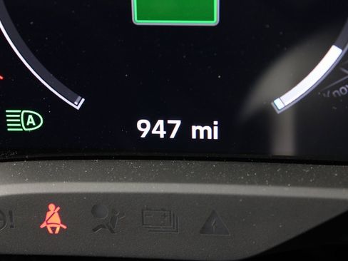 Used 2025 Porsche Taycan image 23