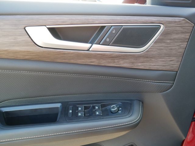 Certified 2025 Volkswagen Atlas SEL AWD/4WD image 16