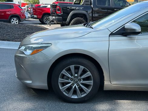 Used 2016 Toyota Camry XLE w/ Moonroof Package FWD image 11