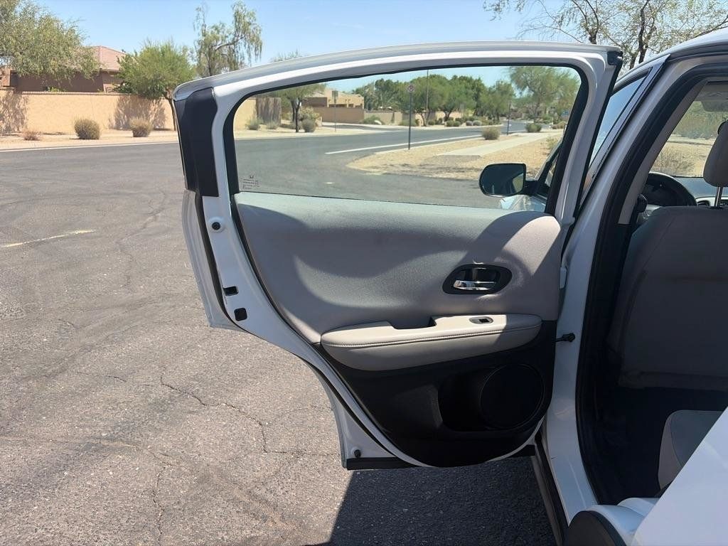Used 2016 Honda HR-V LX image 16