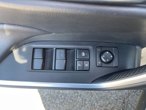 Used 2021 Toyota RAV4 XLE w/ Convenience Package AWD/4WD image 12