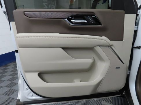 Used 2025 GMC Yukon Denali w/ Denali Reserve Package image 61