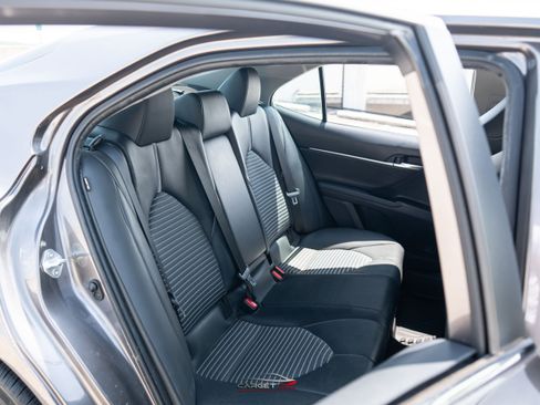 Used 2021 Toyota Camry SE FWD image 18