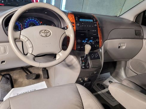 Used 2008 Toyota Sienna XLE image 21