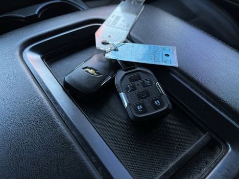 Used 2018 Chevrolet Suburban LT w/ Luxury Package image 19