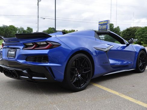 Used 2023 Chevrolet Corvette Z06 RWD image 25