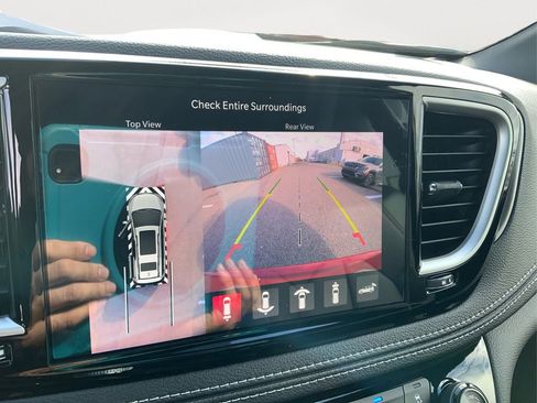 New 2026 Chrysler Pacifica Select image 23