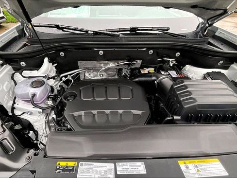 New 2026 Volkswagen Atlas Peak Edition image 9