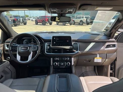 Used 2022 GMC Yukon XL SLT w/ SLT Premium Package AWD/4WD image 22