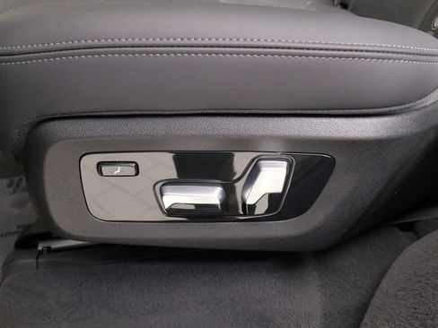 Used 2024 BMW X7 xDrive40i w/ Executive Package image 39