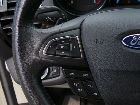 Used 2017 Ford Escape Titanium FWD image 27