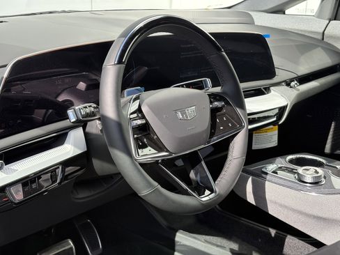 New 2025 Cadillac Optiq Luxury 1 image 15