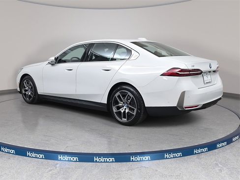 Used 2025 BMW i5 xDrive40 w/ Premium Package image 8