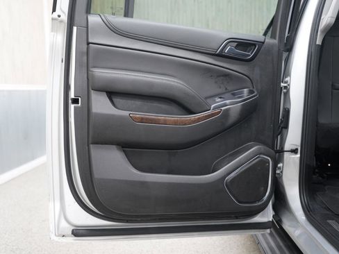 Used 2019 Chevrolet Suburban LT w/ RST Edition image 35