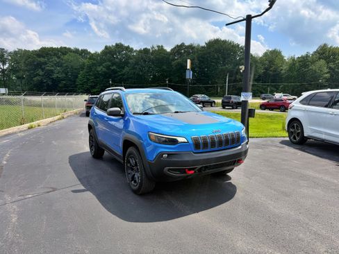 Used 2021 Jeep Cherokee Trailhawk AWD/4WD image 3