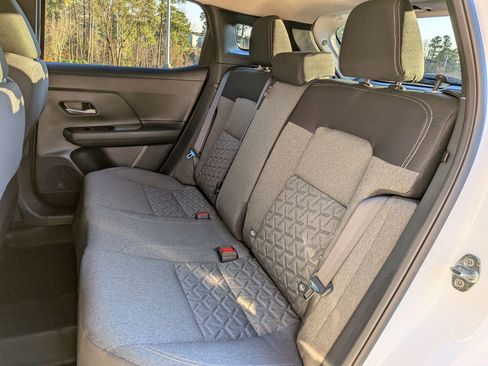 Used 2025 Nissan Kicks SV w/ SV Premium Package image 31