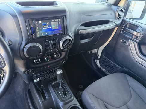 Used 2017 Jeep Wrangler Unlimited Sport w/ Quick Order Package 24S AWD/4WD image 13