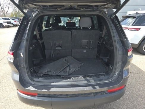 Used 2024 Jeep Grand Cherokee L Laredo image 12