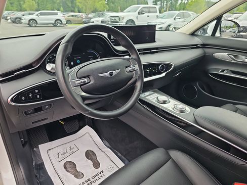 Used 2025 Genesis GV70 2.5T AWD/4WD image 13
