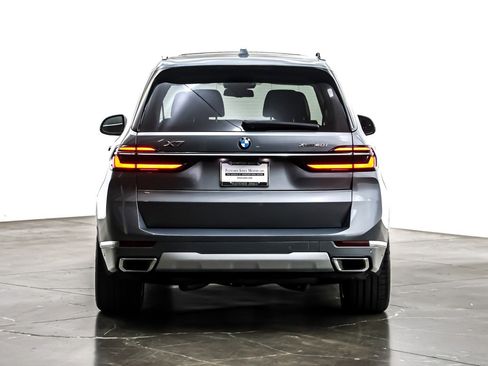 Used 2024 BMW X7 xDrive40i w/ Premium Package image 5