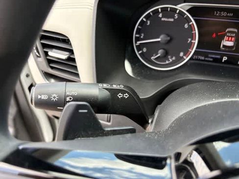Used 2023 Nissan Rogue SV FWD image 16