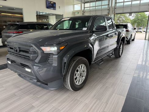 Used 2025 Toyota Tacoma SR5 AWD/4WD image 1