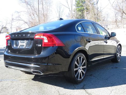 Used 2018 Volvo S60 T5 Inscription image 5