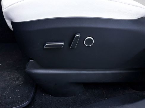 Used 2022 Tesla Model X image 19