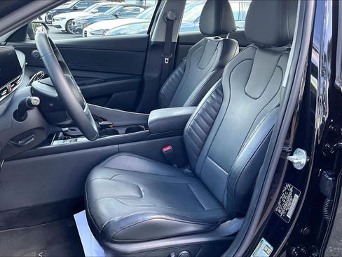 Used 2022 Hyundai Elantra Limited w/ Preferred Accessory Package image 8