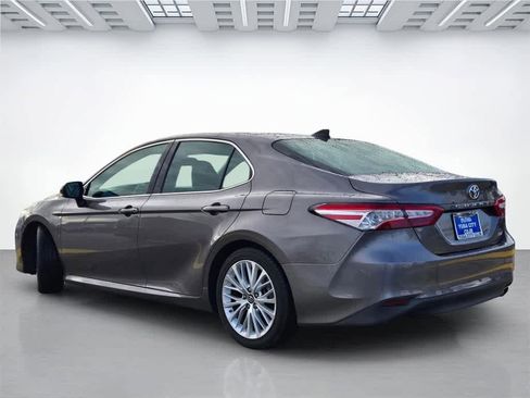 Used 2019 Toyota Camry XLE image 4