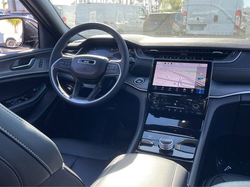 New 2024 Jeep Grand Cherokee L Limited image 21