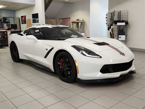 Used 2016 Chevrolet Corvette Stingray Coupe w/ 2LT Preferred Equipment Group image 4