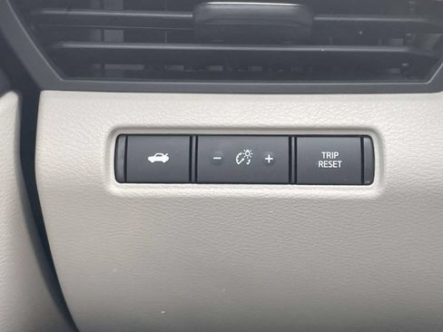 Used 2025 Nissan Altima 2.5 SV FWD image 19