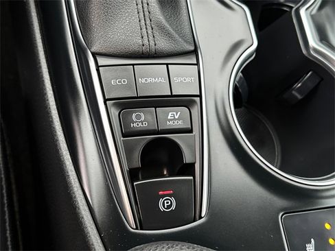 Used 2020 Toyota Camry XLE image 29