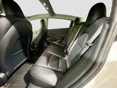 Used 2020 Tesla Model 3 Standard Range image 18