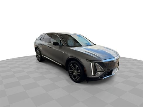 Certified 2025 Cadillac Lyriq Luxury image 2