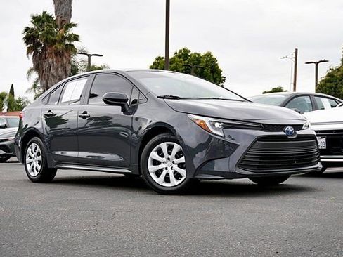 Used 2025 Toyota Corolla LE FWD image 2