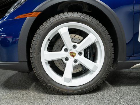 Used 2024 Porsche 911 Dakar AWD/4WD image 9