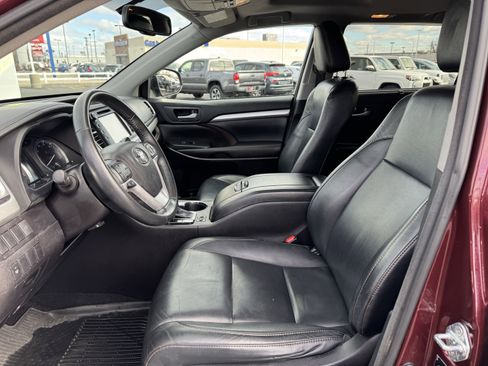 Used 2016 Toyota Highlander XLE image 25