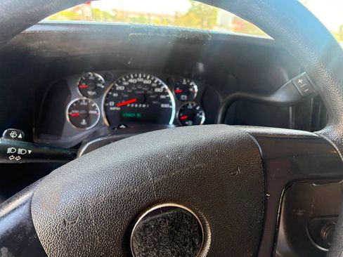Used 2012 Chevrolet Express 2500 Extended RWD image 12